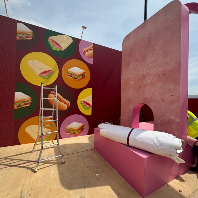 Assembly of the Stand Interior